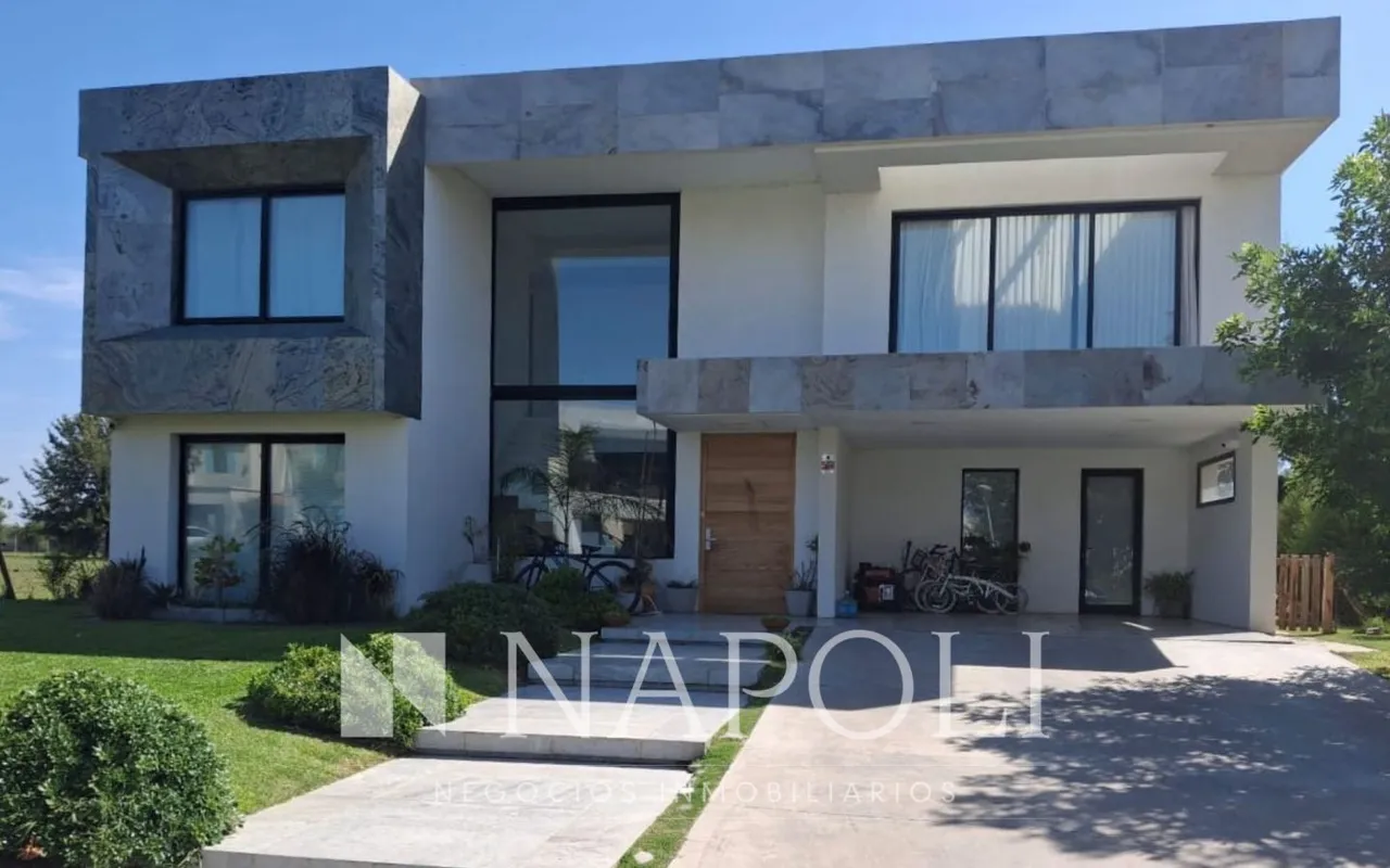 Casa en los robles 5900