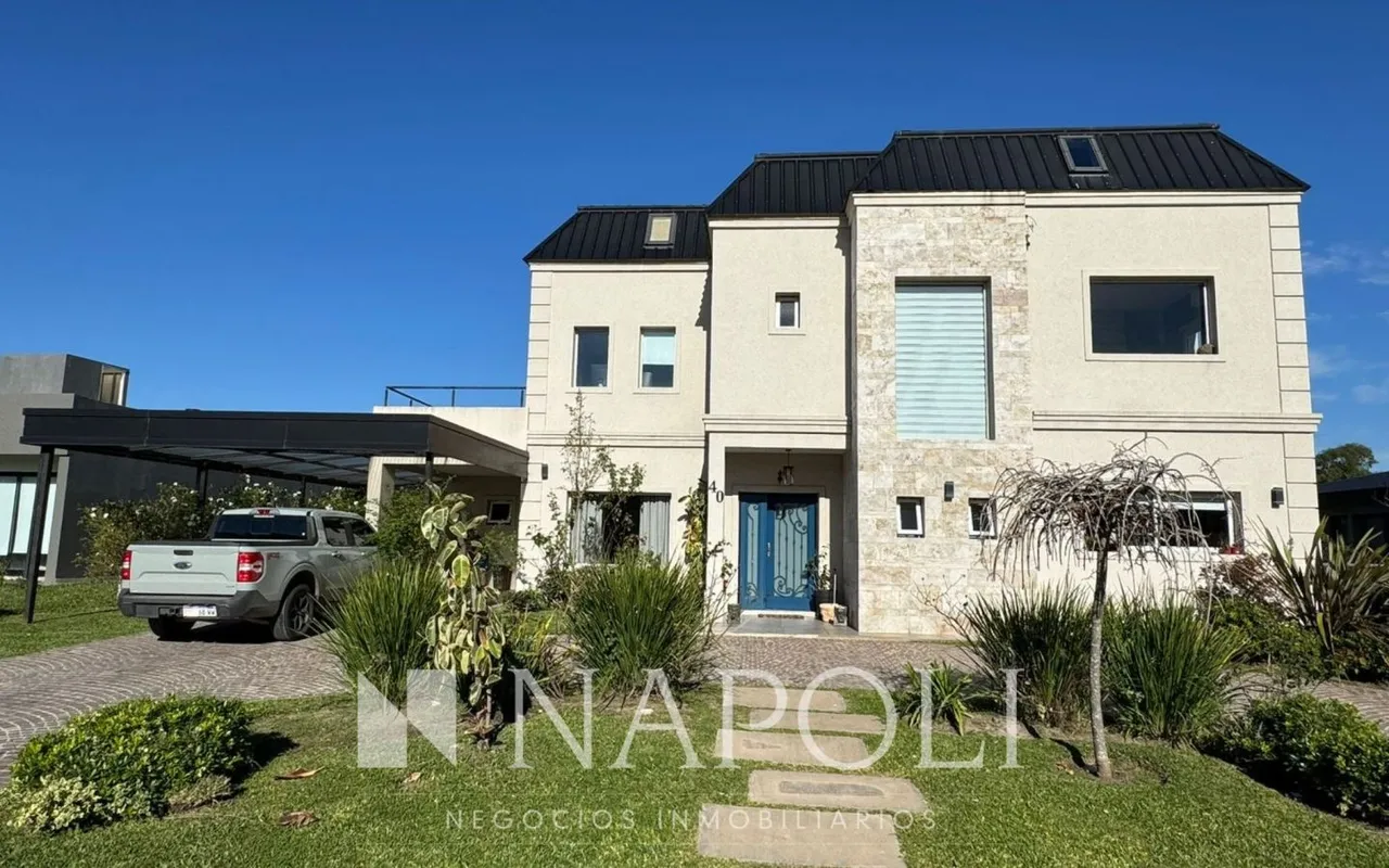 Casa en Juana de Arco 6700