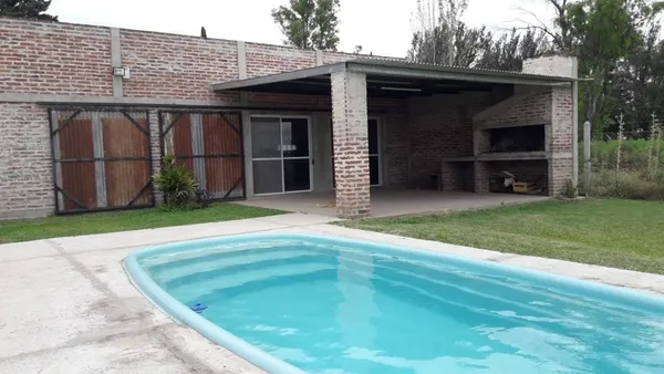 Casa en Calle publica Ej