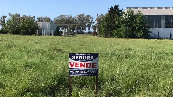 Lote en LAS VIOLETAS ( A