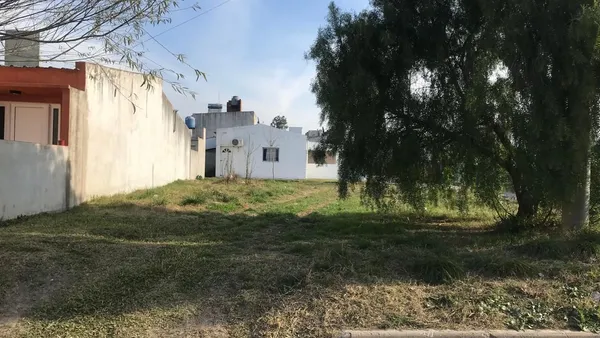 Lote en BICENTENARIO y L