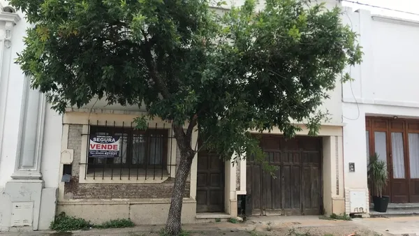 Casa en CENTENARIO 900