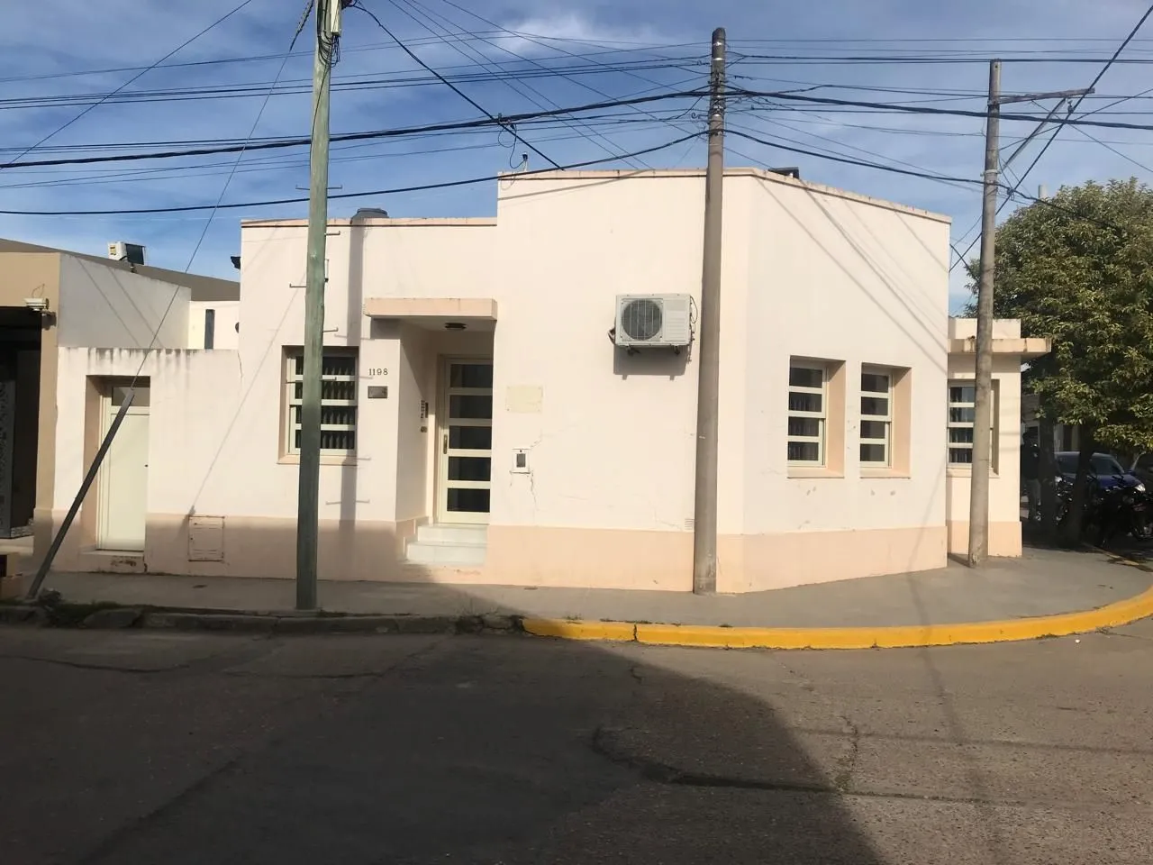 Local Comercial en URQUIZA Y MORENO