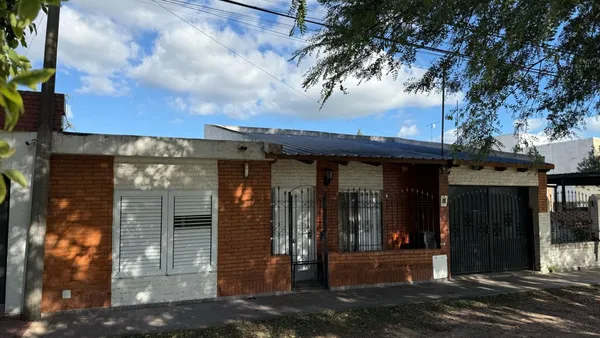 Casa en 14 DE FEBRERO