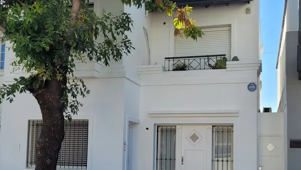 Casa en Lisandro de la T 600