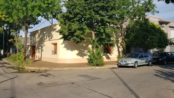 Casa en Sarmiento 1400