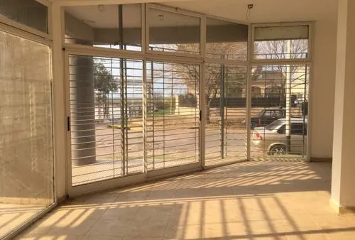 Local Comercial en Colón esquina 1 700