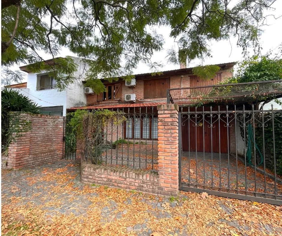 Casa en Dorrego 1200