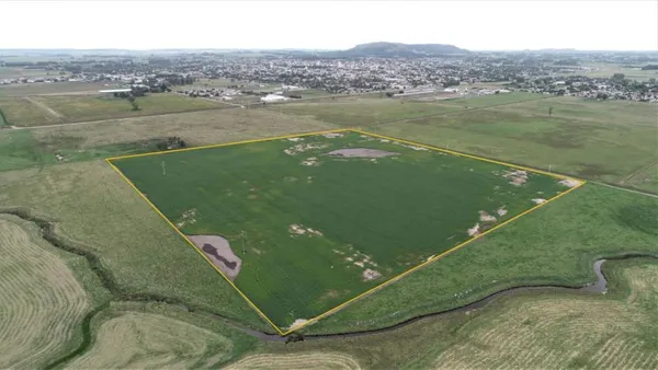 Campo en 107 E/108 Y 110