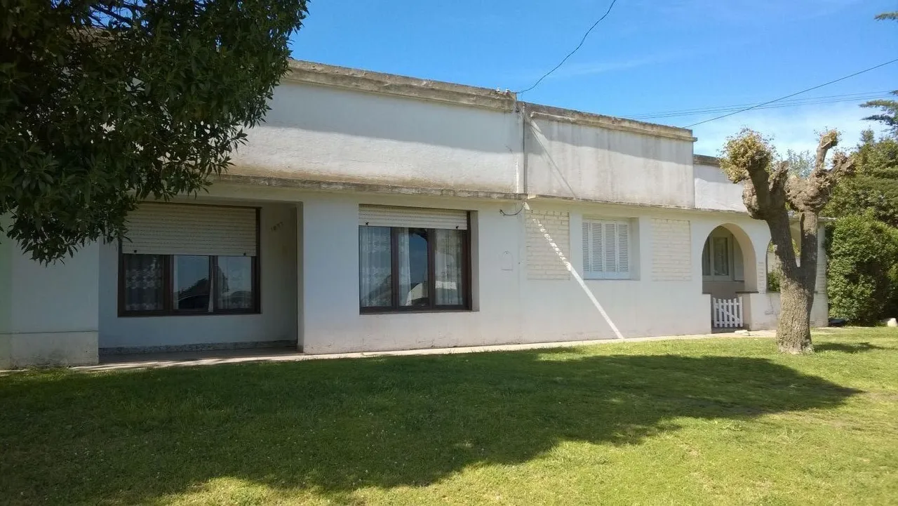 Casa en AV CENTENARIO