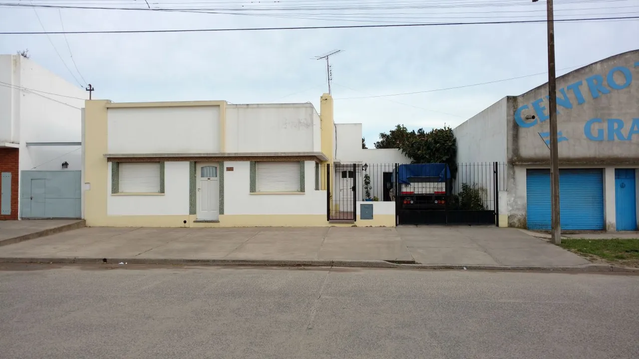 Casa en AV CENTENARIO 1000