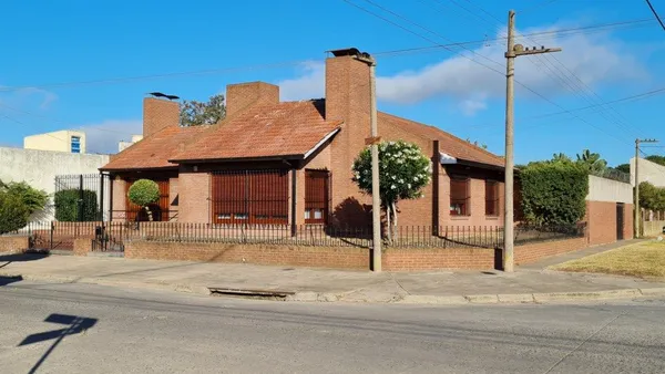 Casa en 12 ESQ. 25