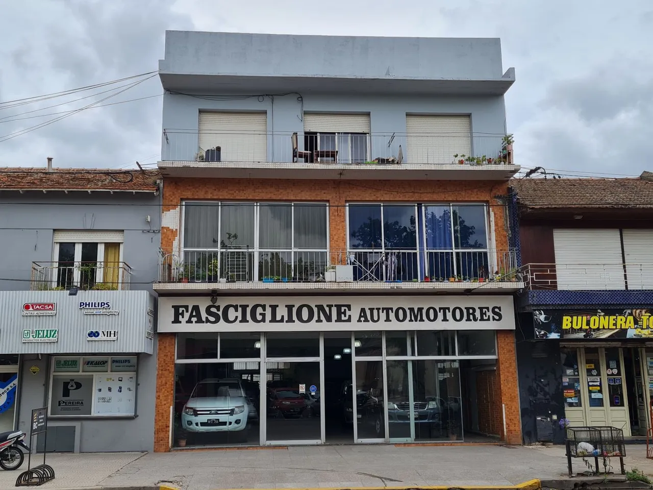Local Comercial en AV. CHAVES