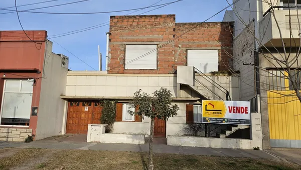 Casa en AV. KELLY 900