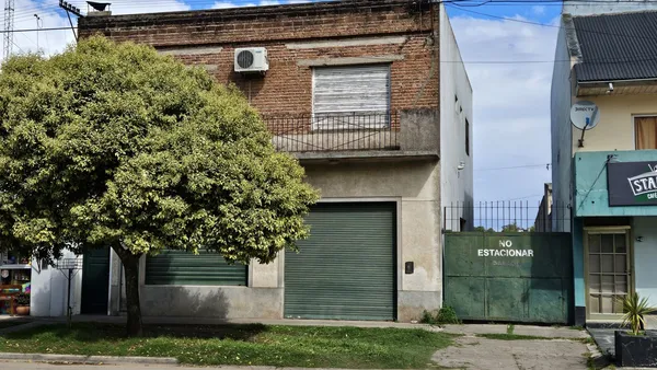 Local Comercial en AV. KELLY