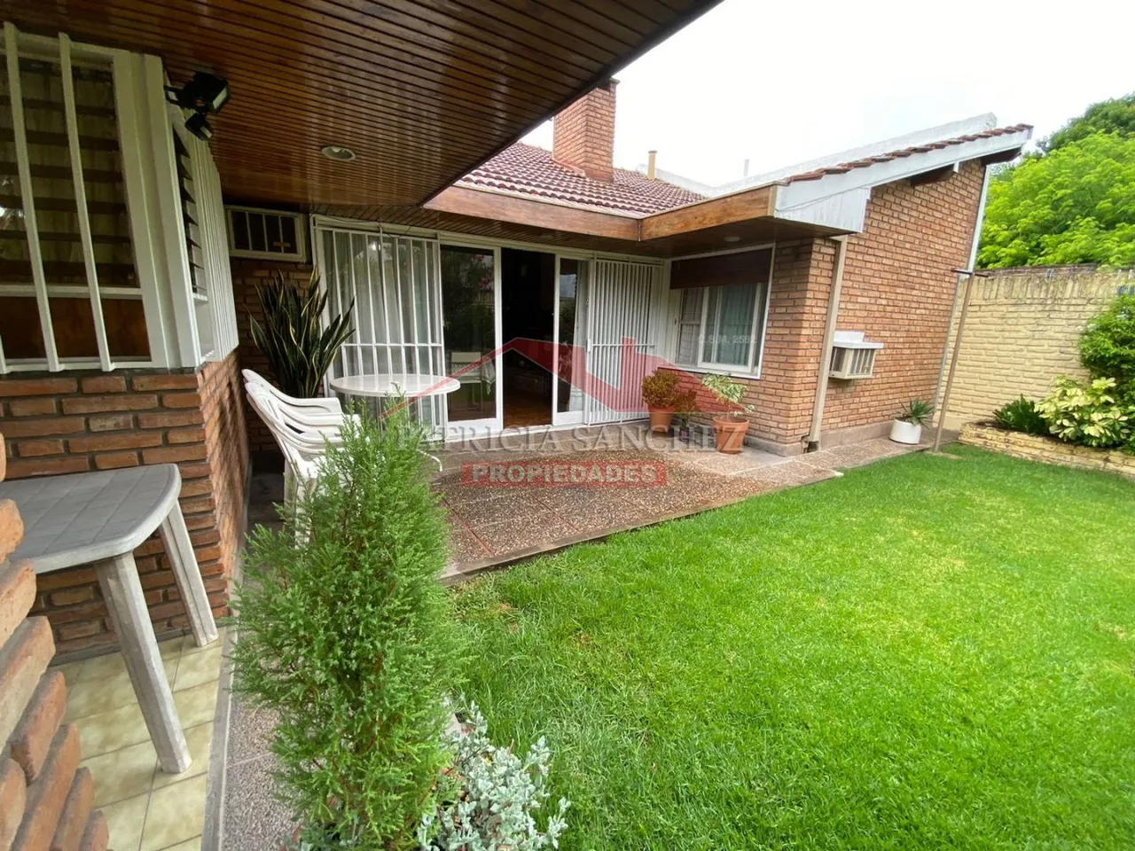 Casa en Jose Camilo Crot 7700