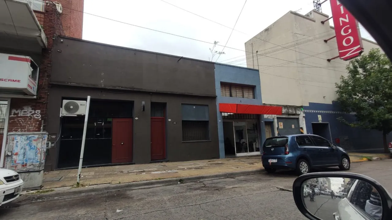 Local Comercial en Av Rivadavia 18400