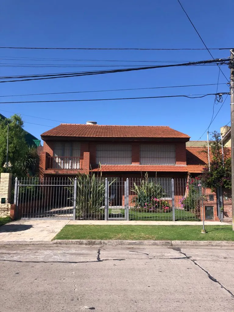 Casa en Florisbelo Acost 4000