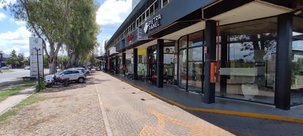 Local Comercial en AV. PRES. PERÓN 9400