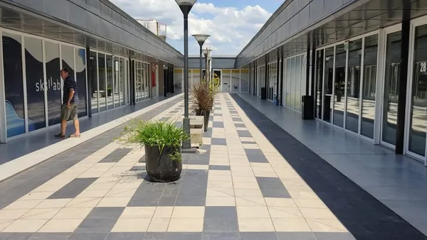 Local Comercial en AV. PRE. PERON 9400