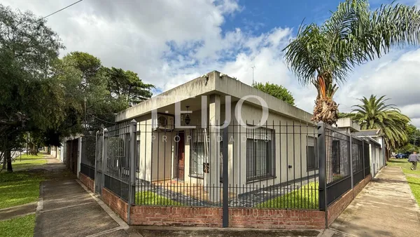 Casa en Pedro Bourel 2400