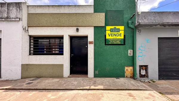 Casa en Republica de Uru 2400