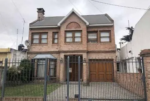 Casa en La Republica 100