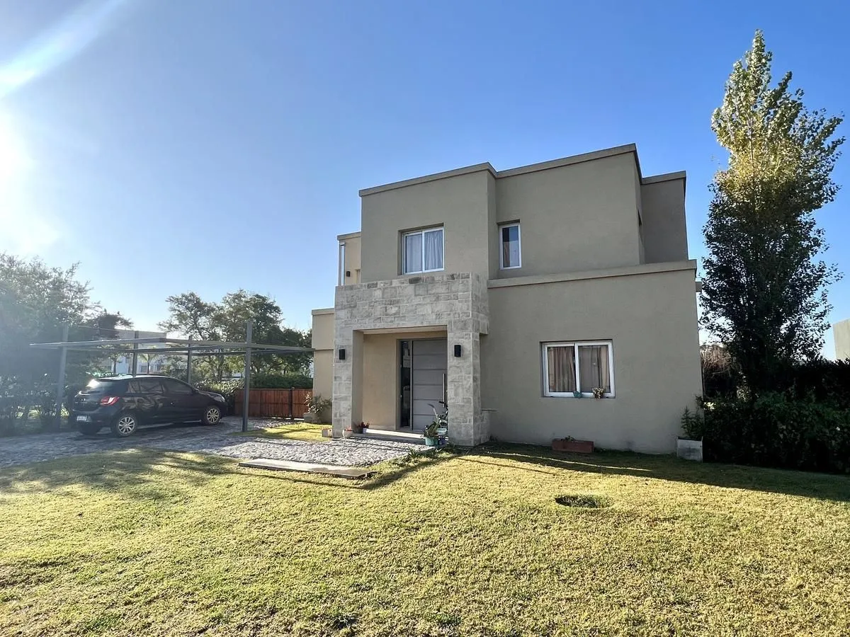 Casa en Barrio Privado L