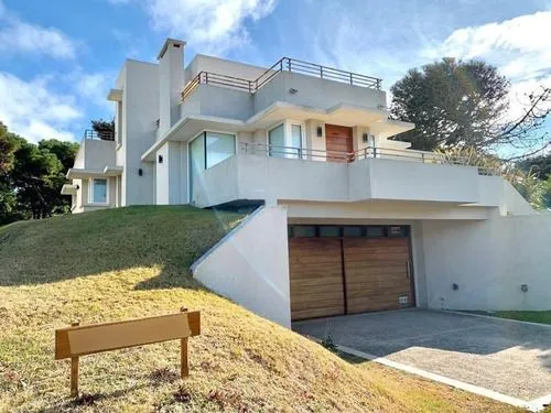 Casa en Av Libertador 4000