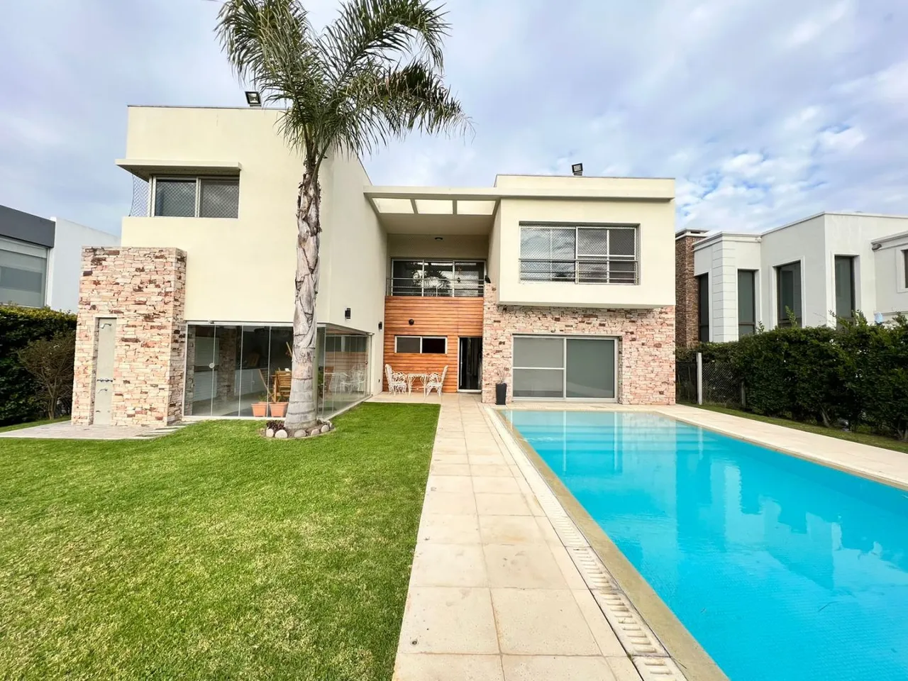 Casa en AV. CASEROS 1700