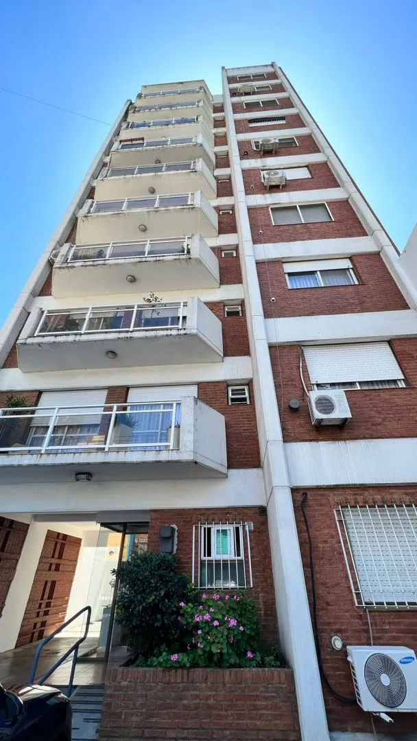 Departamento en ALMIRANTE BROWN 700