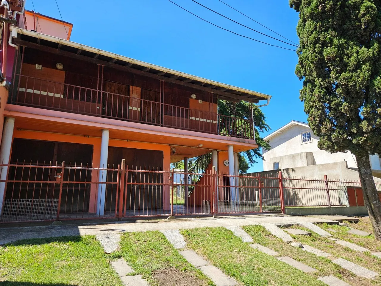 Edificio en Avenida 12 400