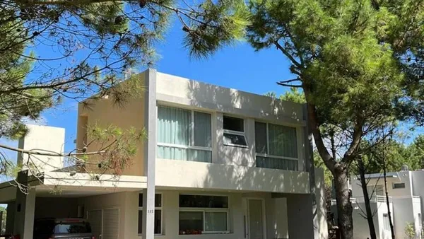 Casa en Boulevard La Her 200