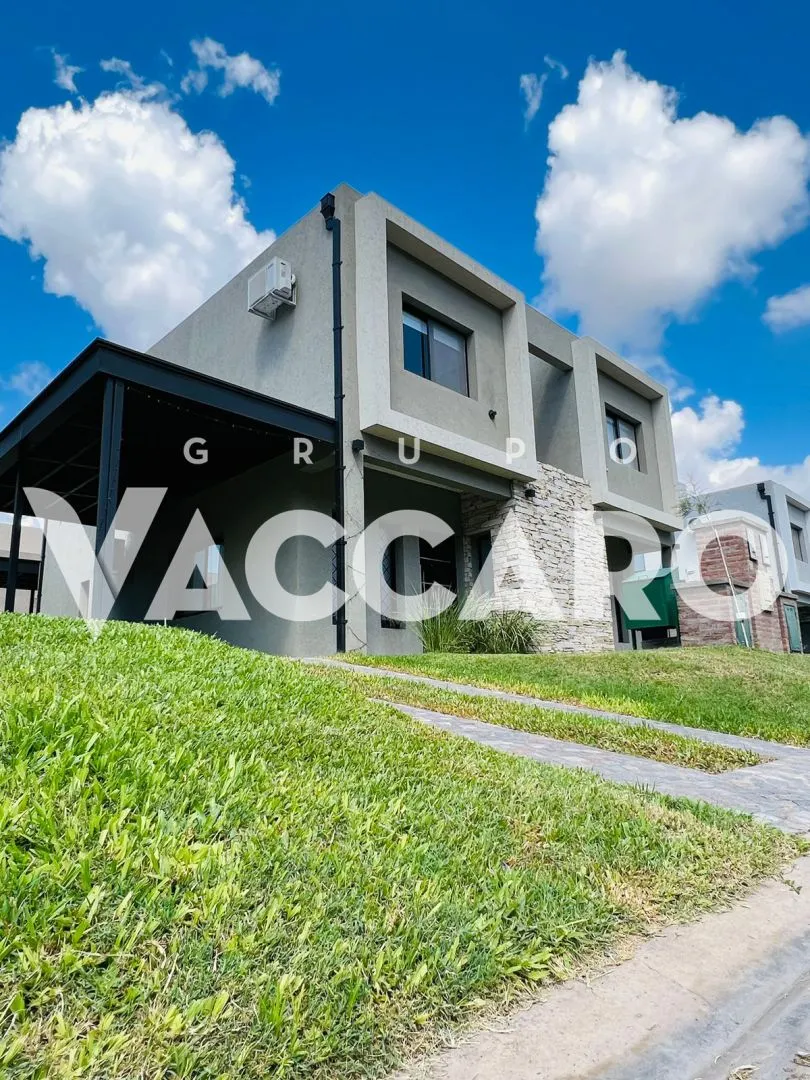 Casa en intendente corva 2300