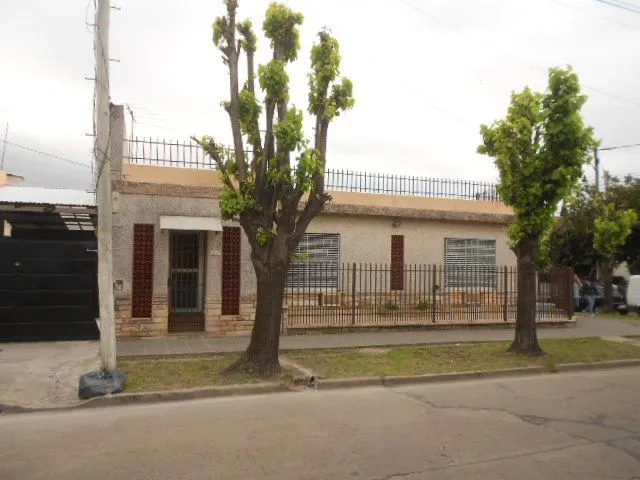 Departamento en CASEROS - (3F) 3200