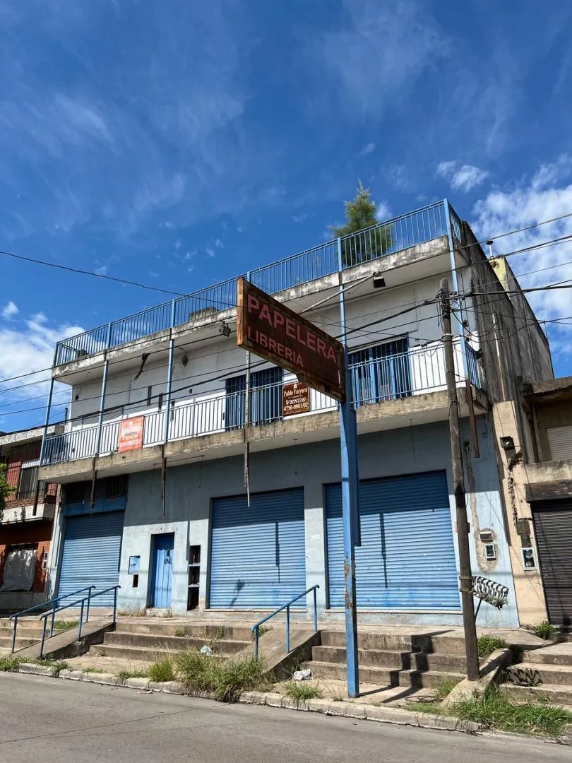 Local Comercial en TRIUNVIRATO - (3 7500