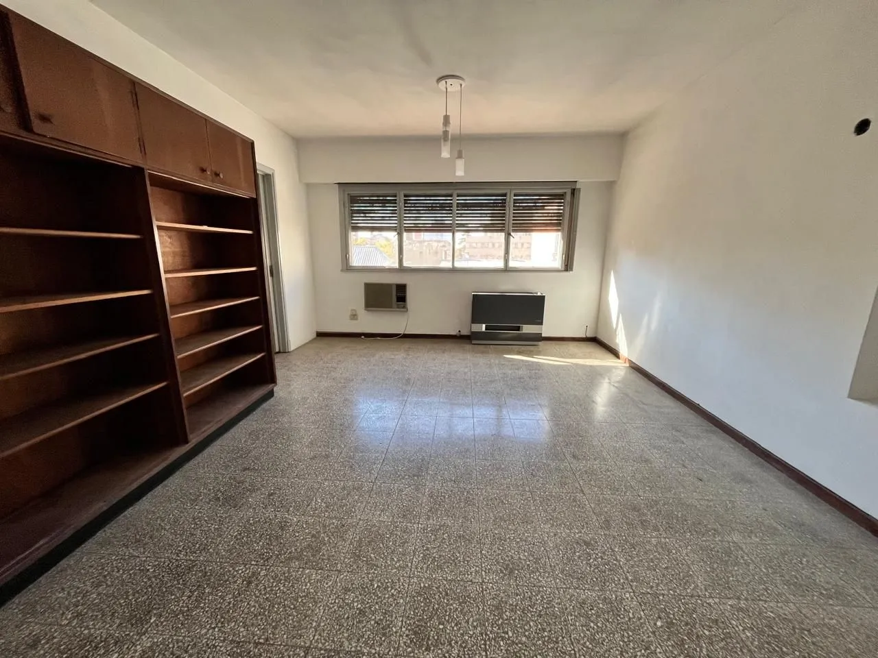 Departamento en Av Peron 1600