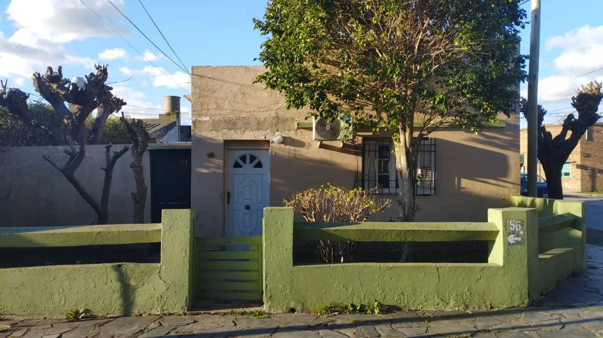 Casa en 156 Esquina 11 800
