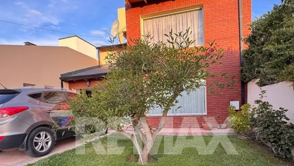Casa en Lago de los Cisnes 2200