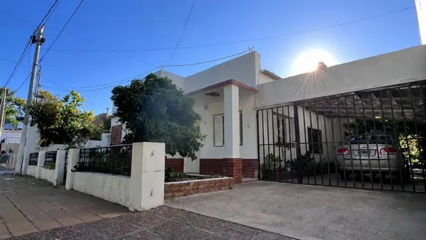 Casa en Lucas Funes 500
