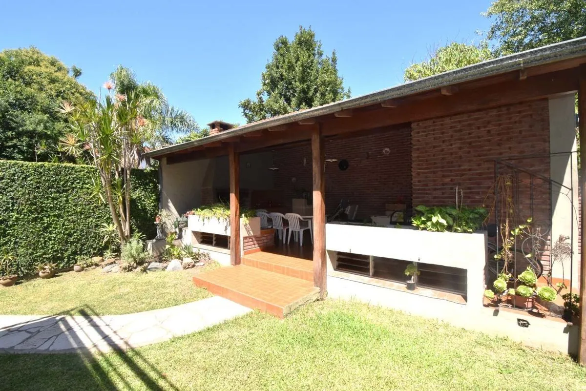 Casa en L.n. Alem. 1200