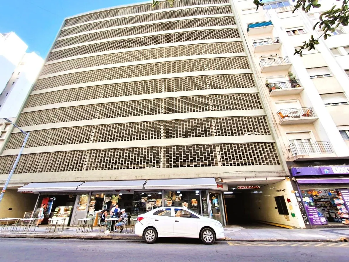 Cochera en Rivadavia 2200