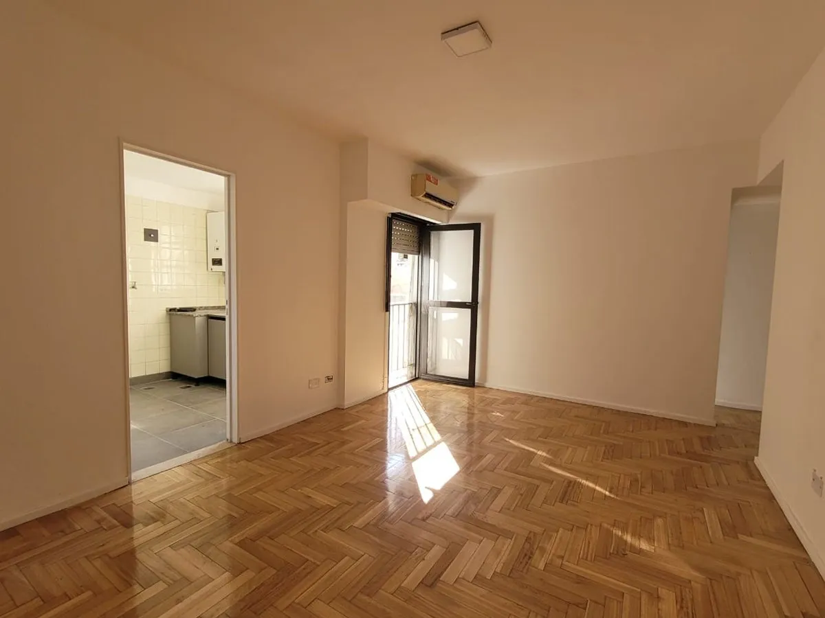 Departamento en Avenida Rivadavia 1700