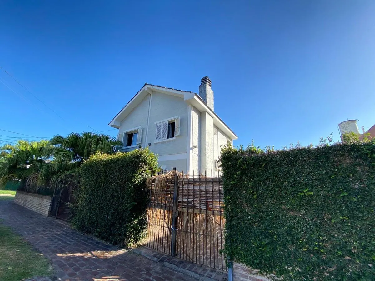 Casa en Roque Sáenz Peña 100