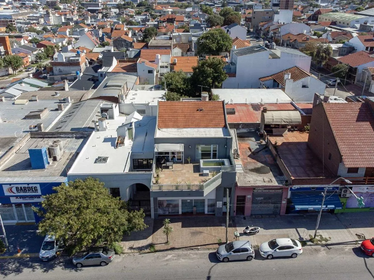 Local Comercial en Avenida Juan B. Justo 400