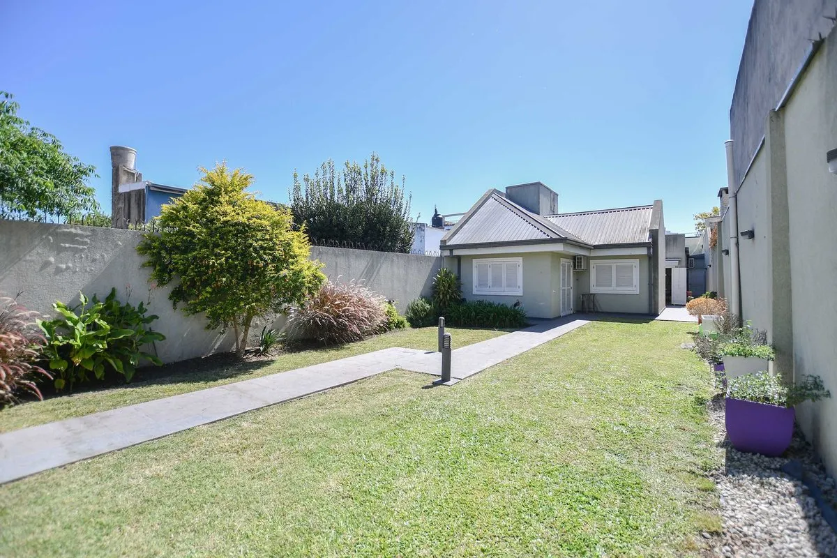 Casa en 42 E/ 22 y 23 1300