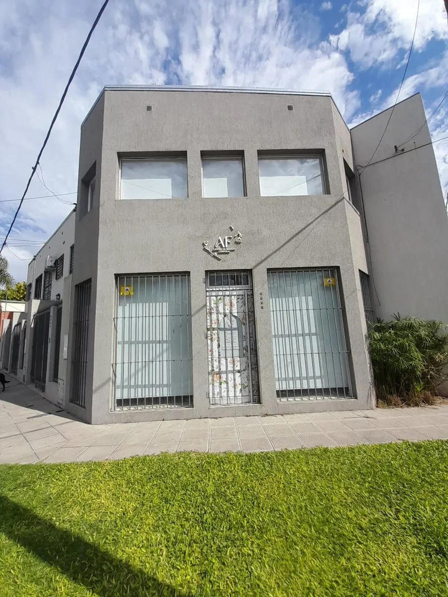 Local Comercial en Gerenal Urquiza y Castelli 6600