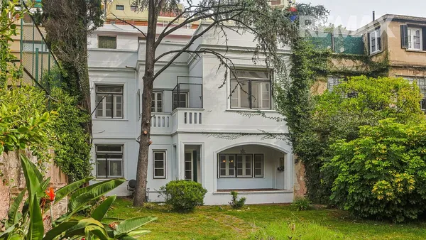 Casa en Pasaje Doctor Carlos Gianantonio 3900