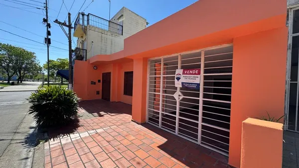 Casa en Rafael de Aguiar 100