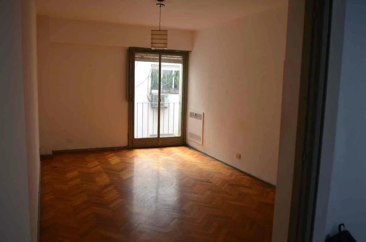 Departamento en Arenales 2500